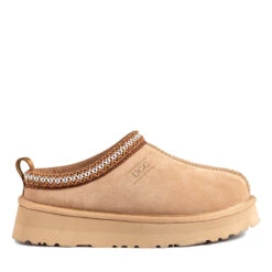UGG Supreme Tash Platform Slippers -Chic Clothing Store 1 37ba5e31 b828 455d 9044 66121888ae85
