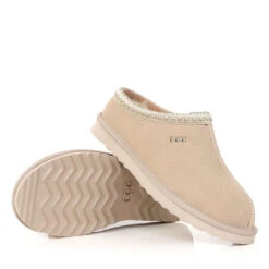 UGG Taso Slippers -Chic Clothing Store 3 1ba13059 3c41 437d b268 b8504b0f65d3