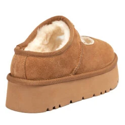 UGG Jaze Logo Platform Slippers -Chic Clothing Store 3 84ed6b7b b19d 446c 9b57 331f56edfcc1