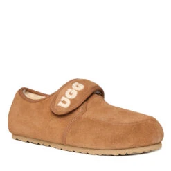 UGG Velcro Premium Slippers -Chic Clothing Store 3 a3042439 6fbd 4fea 9278 aa6b6d674546