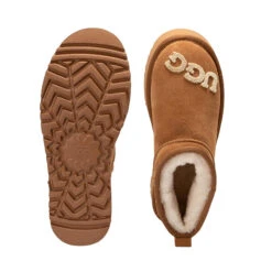 UGG Atasha Log Mini Platform -Chic Clothing Store 5 f70ecbb3 72fd 480c 9df4 7bdfee955e11