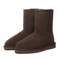 UGG Premium Traditional Classic Boots 40 UGG Premium Traditional Classic Boots -Chic Clothing Store CH4 aa586f42 91c9 4b68 b012 79636d4f46fa