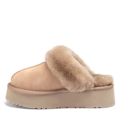 UGG Ela Platform Scuff -Chic Clothing Store br2 7871d009 b9ec 493a b037 2432579aff49