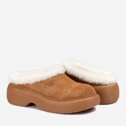 UGG Clogg Platform Slippers -Chic Clothing Store c4 53fbe093 b8e0 4566 8691 09558cff7667