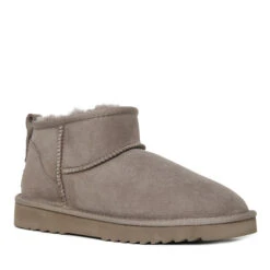 UGG Premium Unisex Mini Boots 39 UGG Premium Unisex Mini Boots -Chic Clothing Store cb3 1970f43e 119a 43fa b626 53ce46ae50b7