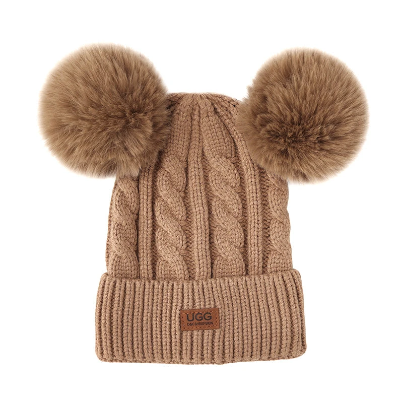 UGG Little Beanie Pom 3 UGG Little Beanie Pom
