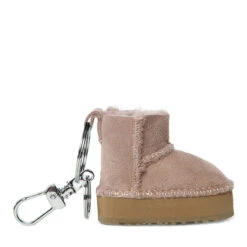 UGG Supreme Boots Keyring -Chic Clothing Store dp1 963bc76e 8c13 4f96 965f e2df20e4bf81