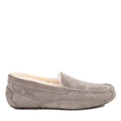 UGG Premium Men Traditional Moccasin 17 UGG Premium Men Traditional Moccasin -Chic Clothing Store g1 556952dd e603 4585 a99b ebaca2fc0284