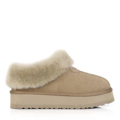 UGG Shady Platform Slippers 22 UGG Shady Platform Slippers -Chic Clothing Store o1 56e3b22a 2f5a 4795 9412 f54c19160c57