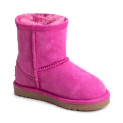 Kids Classic Boots -Chic Clothing Store p3 f09dce6b 11f6 407a af66 8292d4756ee5