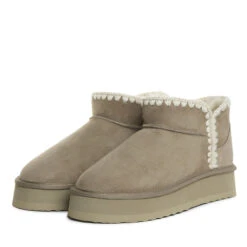 UGG Premium Mini Platform Stitch Boots -Chic Clothing Store s4 7a55e412 bbc7 4cd6 8c05 258416d89016