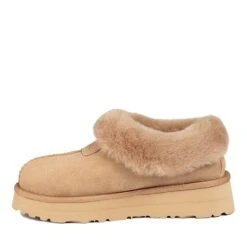 UGG Kathryn Supreme Platform Slippers 23 UGG Kathryn Supreme Platform Slippers -Chic Clothing Store ugg kathryn supreme platform slippers 226464